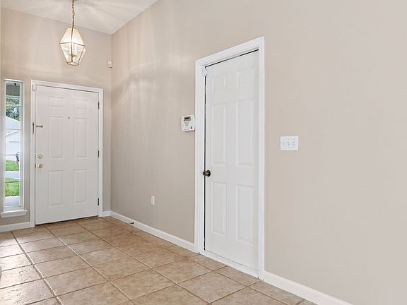 4th image of 268 Southlake Dr