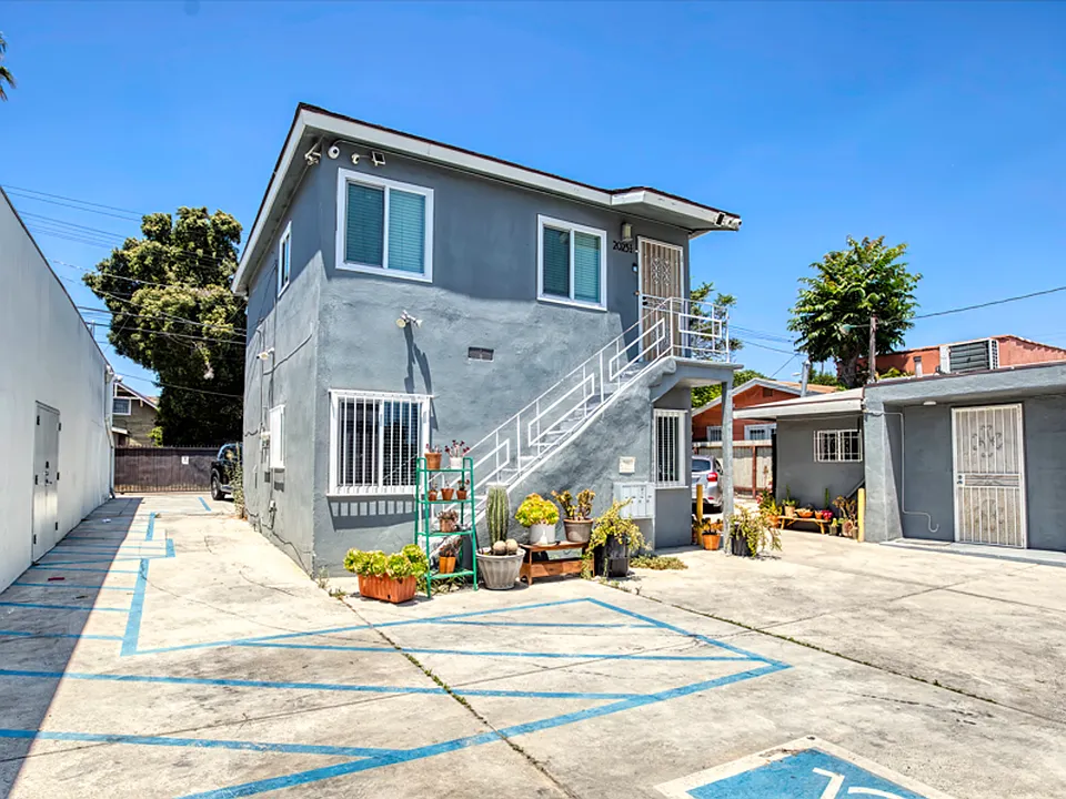 2021-2027 W Jefferson Blvd