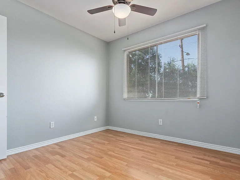 5332 W Lynwood St — Photo 10