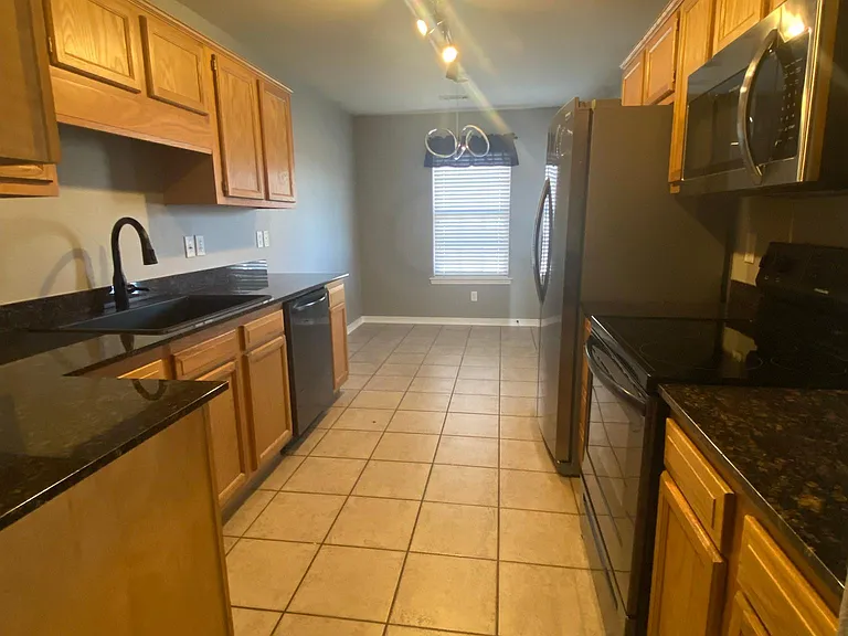 411 Curtis St — Photo 8