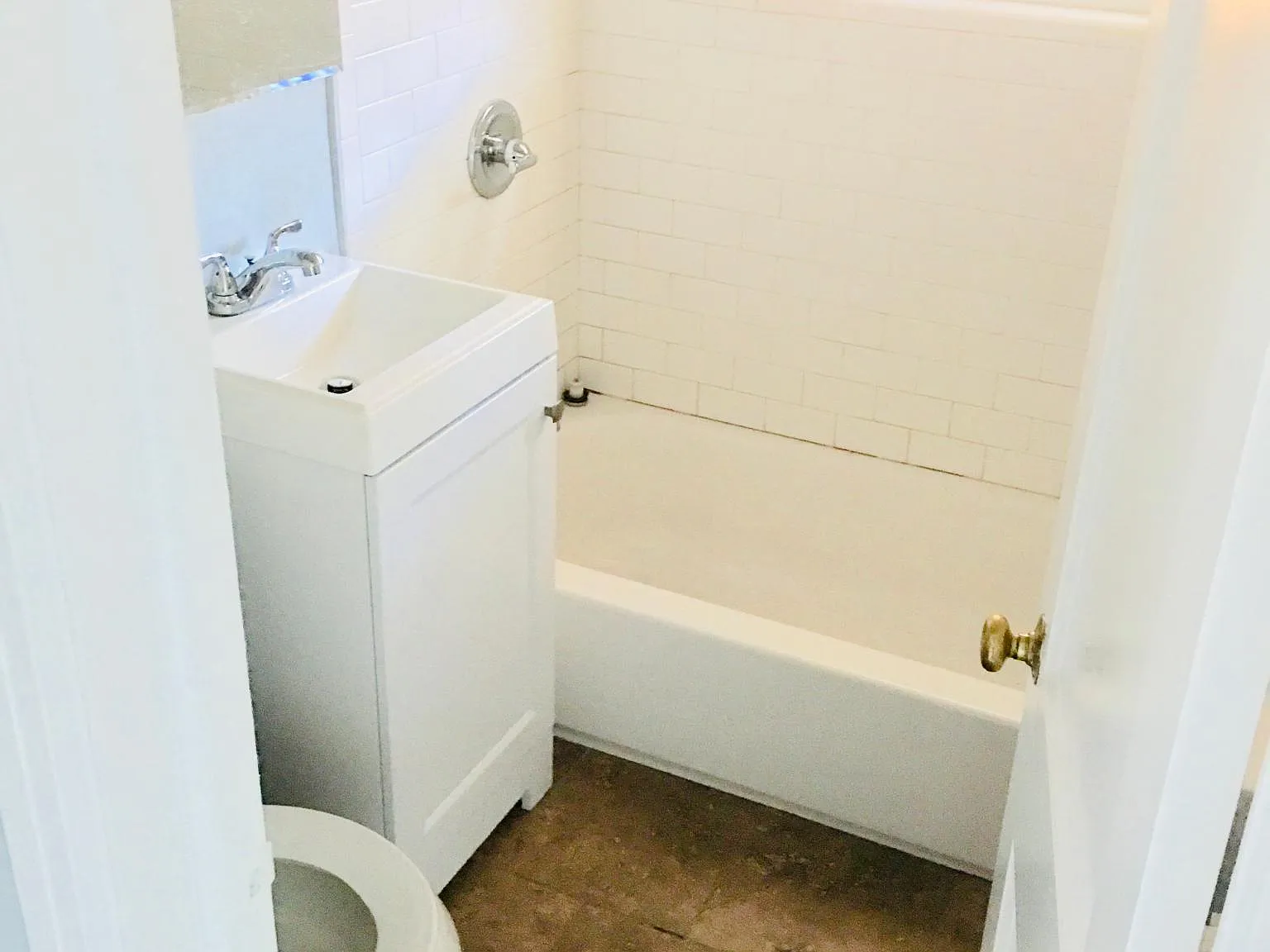 3 bed, 1130 sqft, $2,390 — Photo 4