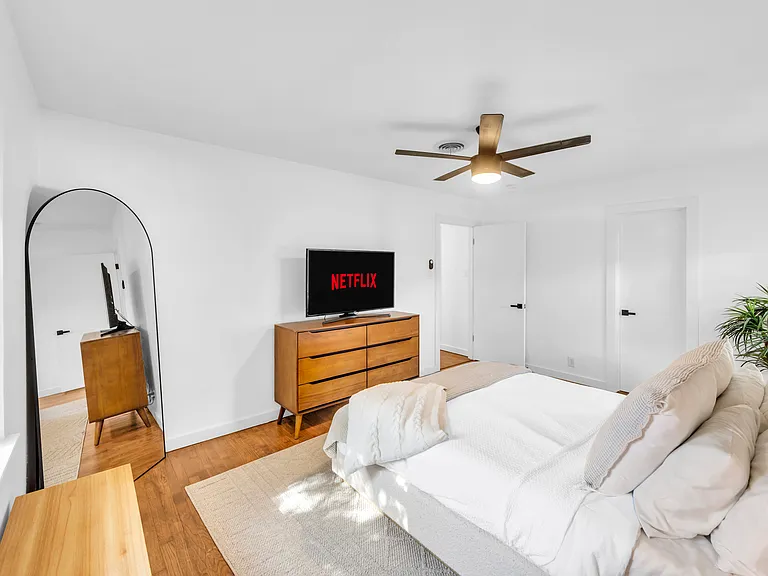 403 S Lois Ln — Photo 17
