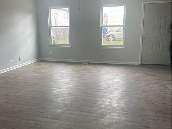3rd image of 408 Bainbridge Ct APT 25