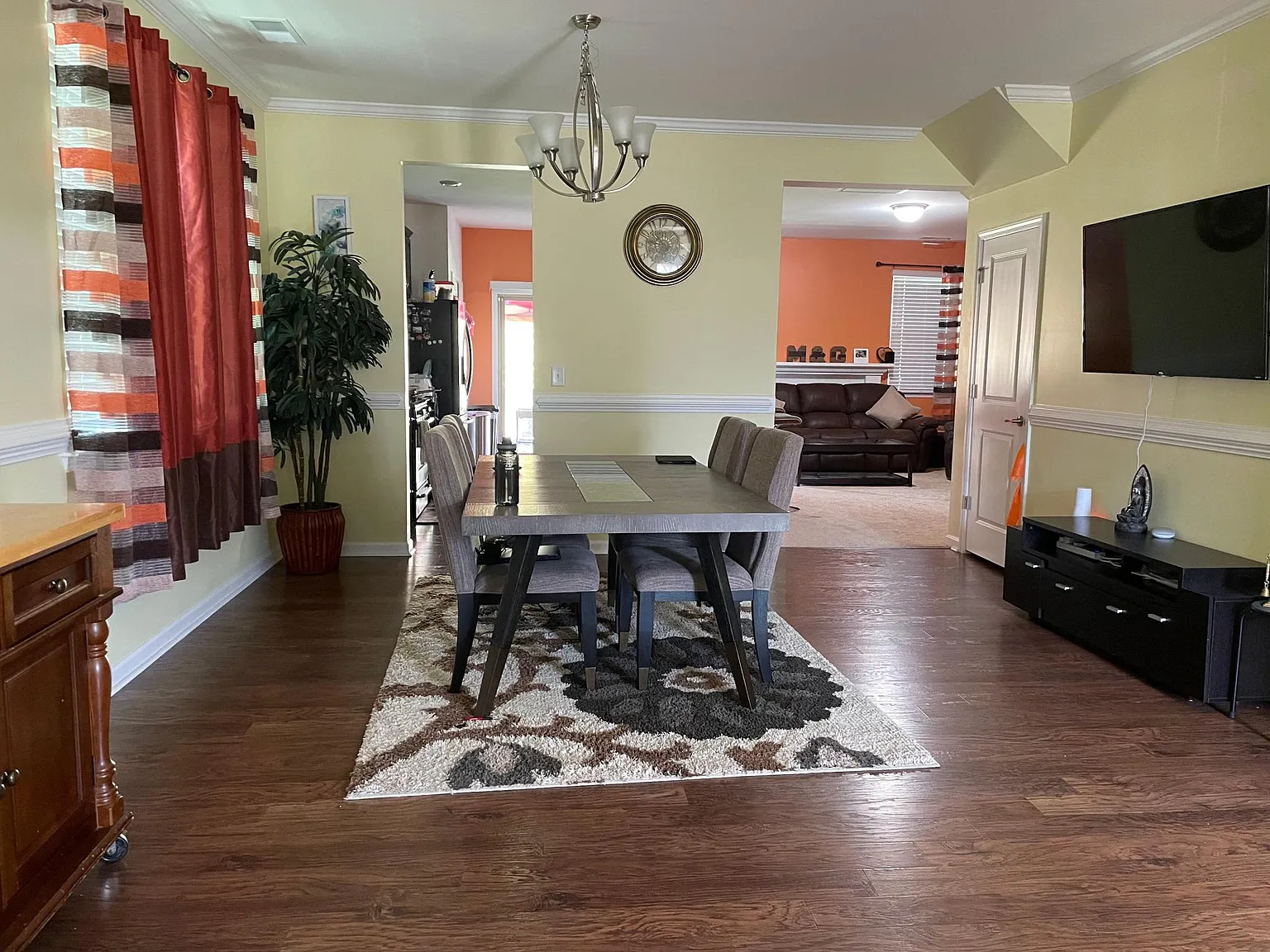 4 bed, 2335 sqft, $2,650 — Photo 3