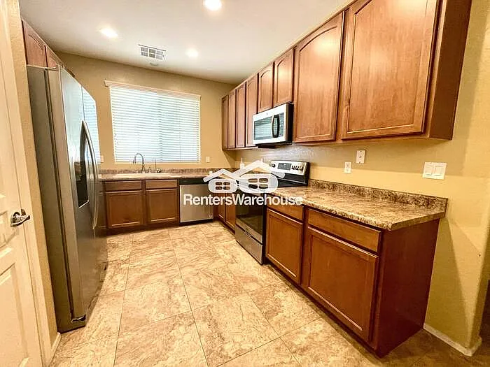 532 E Trellis Rd — Photo 3