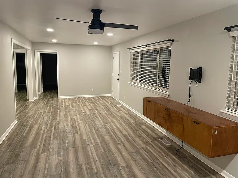1341 Cloverdale Cir — Photo 17