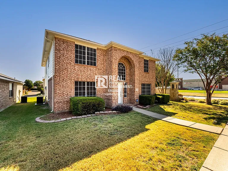 3929 Acorn Ln — Photo 2