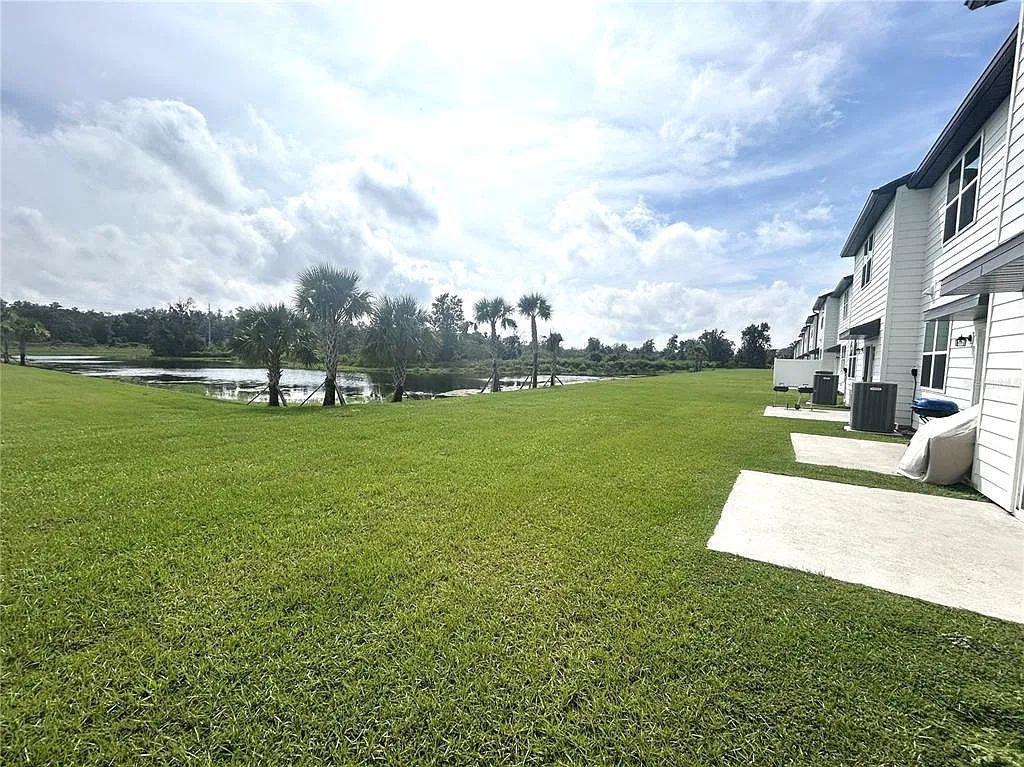 3 bed, 2.0 bath, 1553 sqft, $1,799 — Photo 2