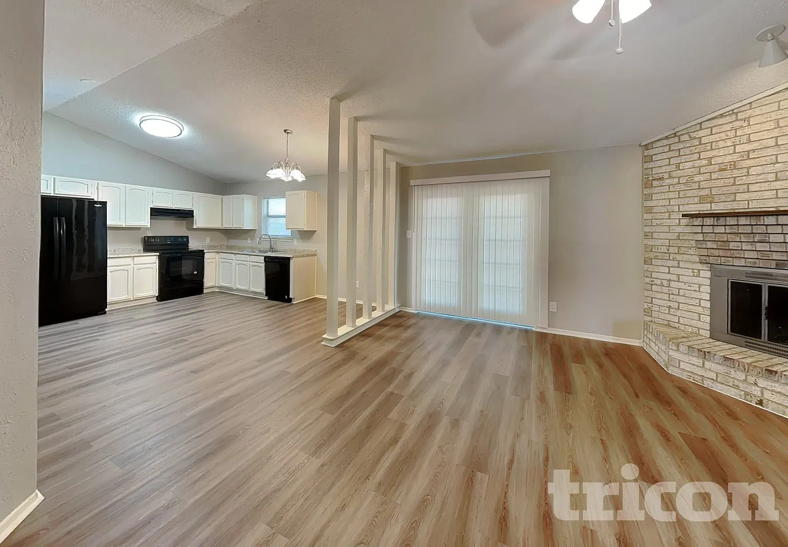 1401 Timbercrest Drive Benbrook TX — Photo 3