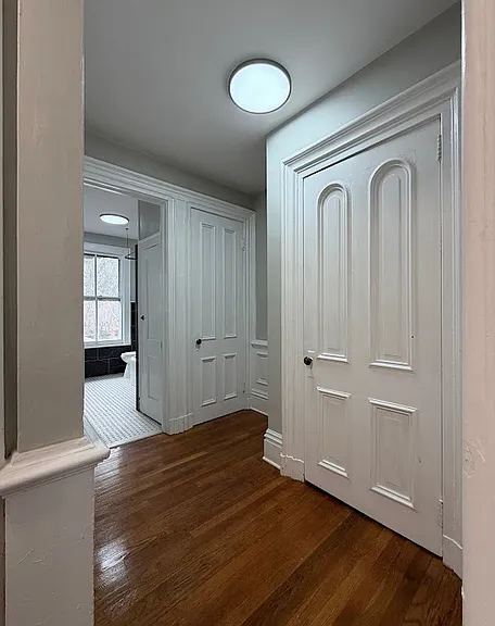 124 E 7th St #3 — Photo 7