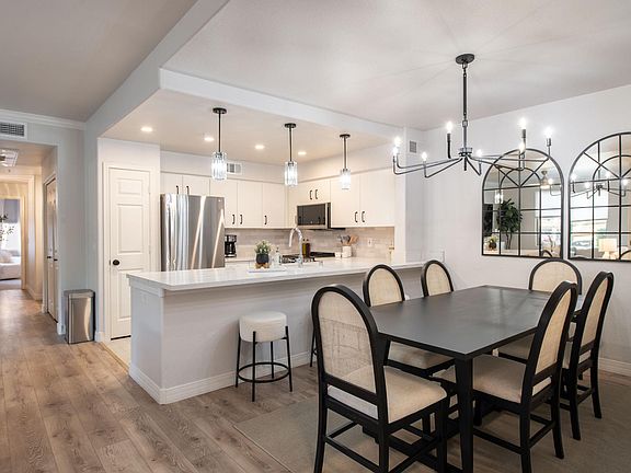 OPEN CONCEPT KITCHEN/DINING/BREAKFAST BAR
