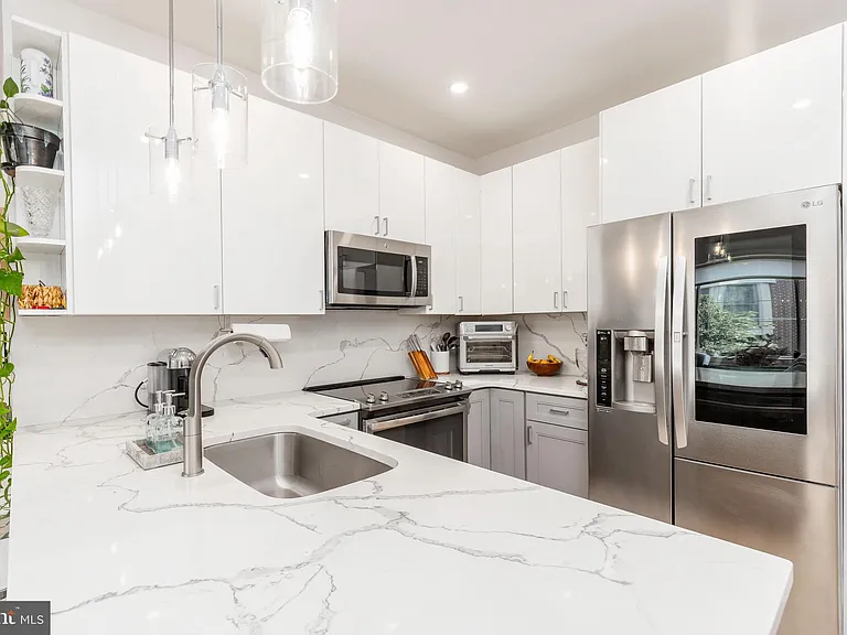 1733 Carpenter St #D — Photo 11