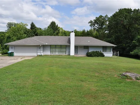 7515 NW Lake Rd, Platte Woods, MO 64151