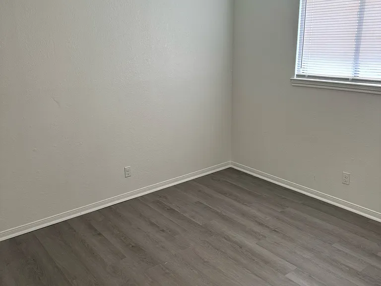 2502 Schulze Dr #4 — Photo 1