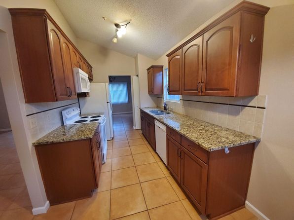 129 Edgewater Cir, Sanford, FL 32773
