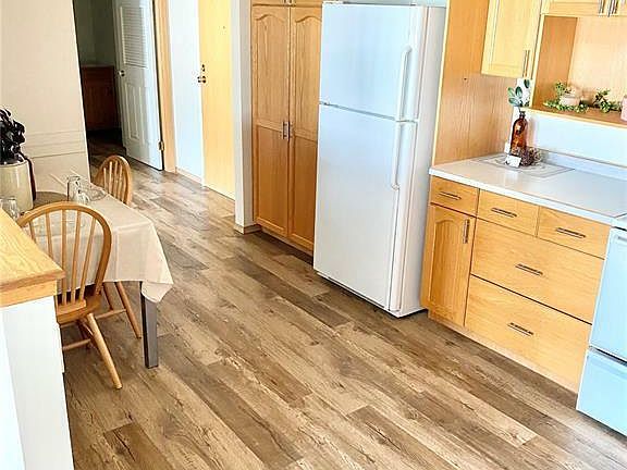 5th image of 305 34th St W #318