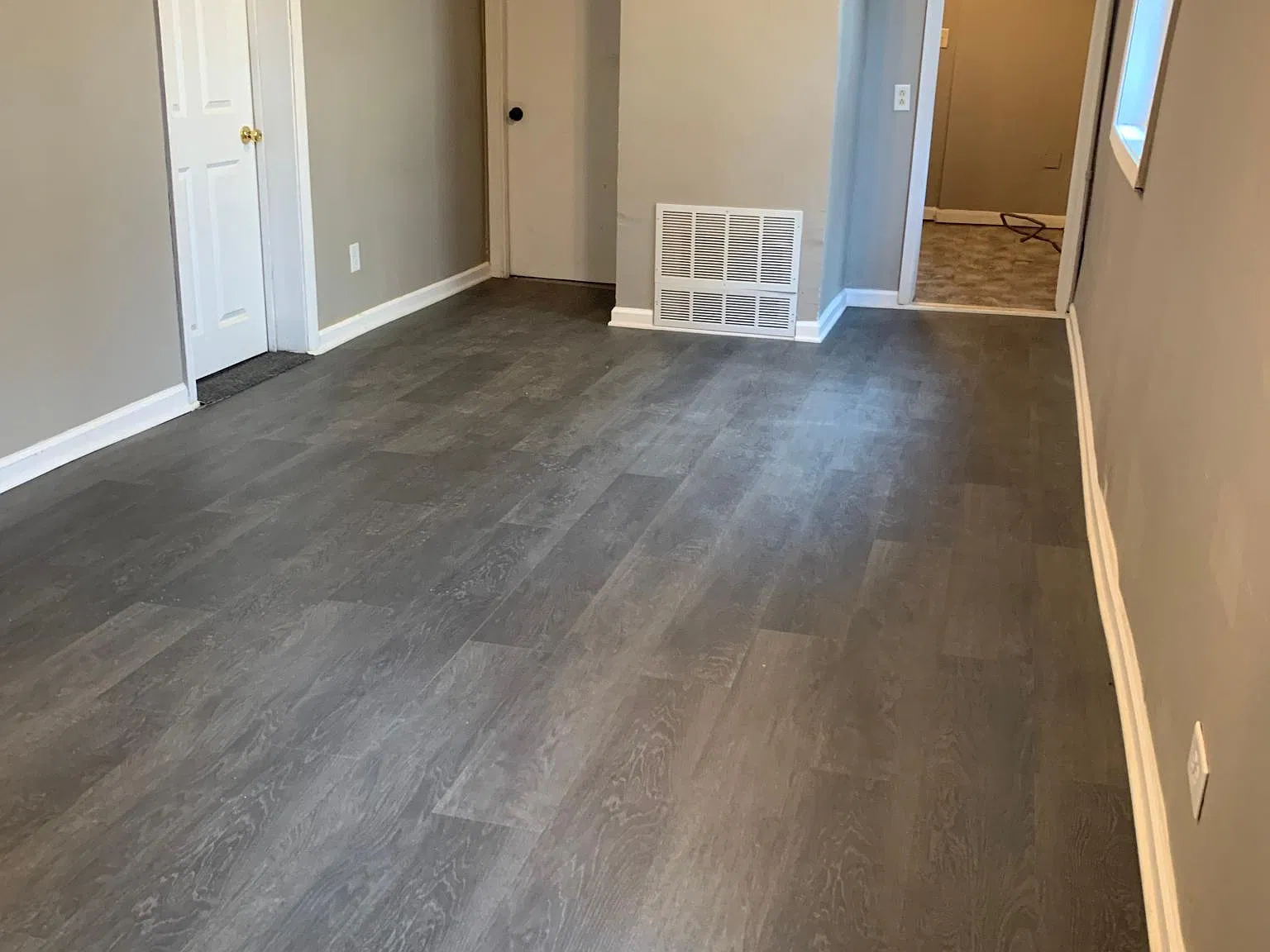 405 S 13th Ave — Photo 4