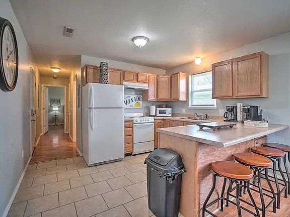 4th image of 914 Renfrow Avenue