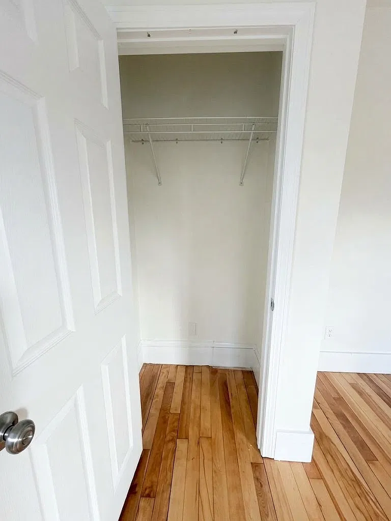 3 bed, 10 sqft, $2,000 — Photo 4