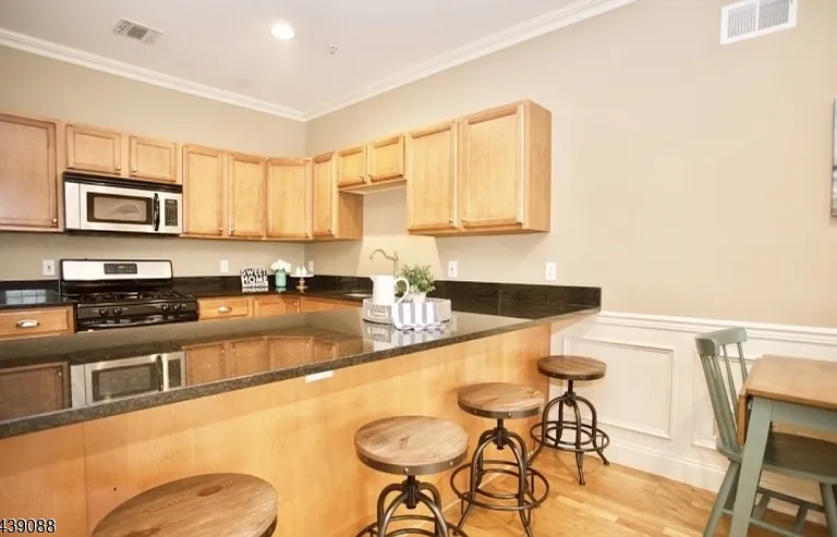 1677 Springfield Ave #13 — Photo 15