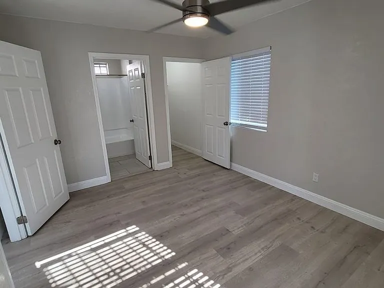 4422 1/2 Stanford Ave — Photo 2
