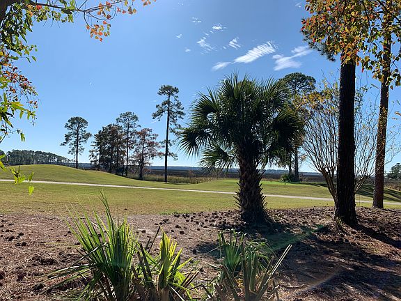 4th image of 557 Cardinal Cir E
