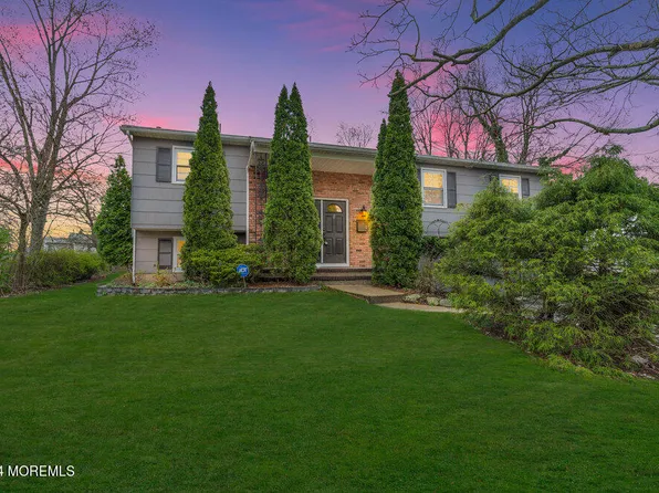 8 Dutch Valley Road, Howell, NJ 07731