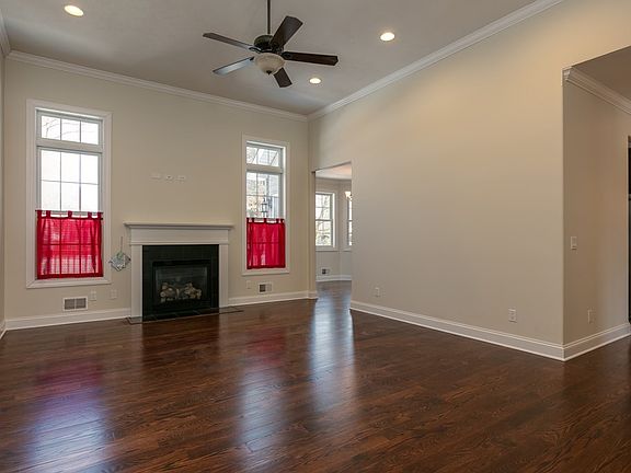 5th image of 304 Greystone Dr