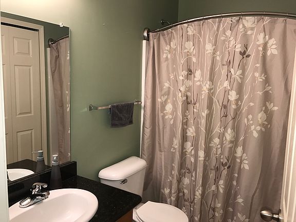 3rd image of 224 W Oakbrook Dr
