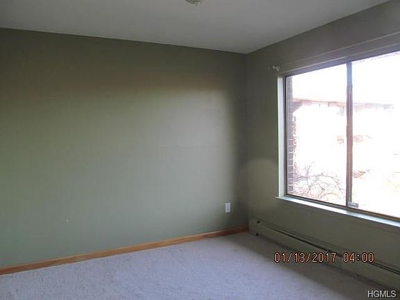 4th image of 307 Country Club Ln