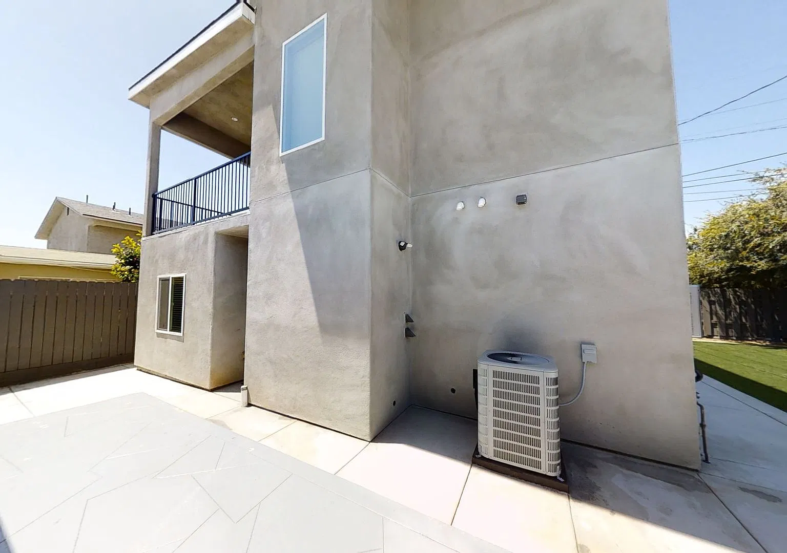 4BD/2BA w Large Deck! — Photo 4