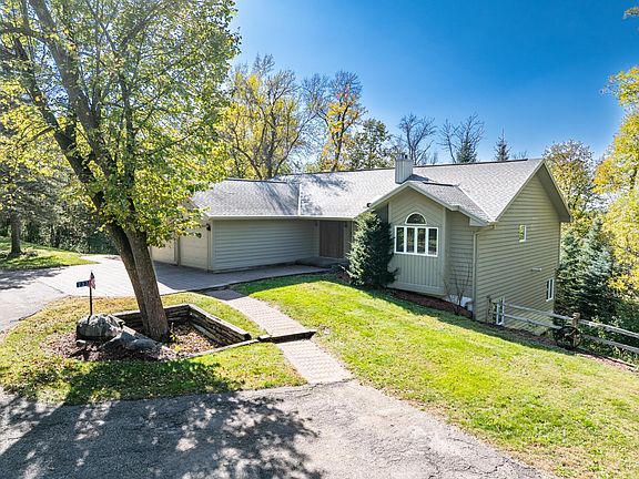 3rd image of 233 Basswood Trl
