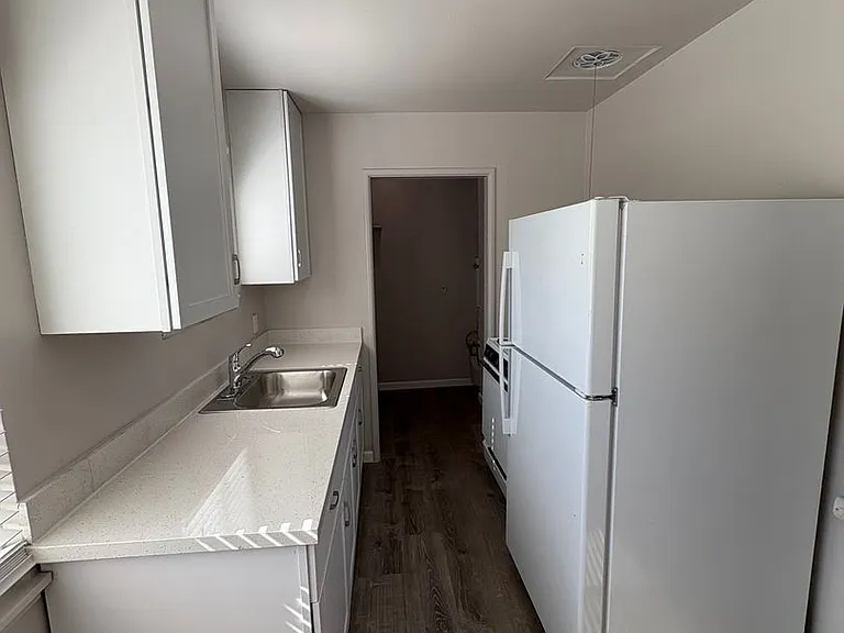 524 Carpenter St — Photo 12