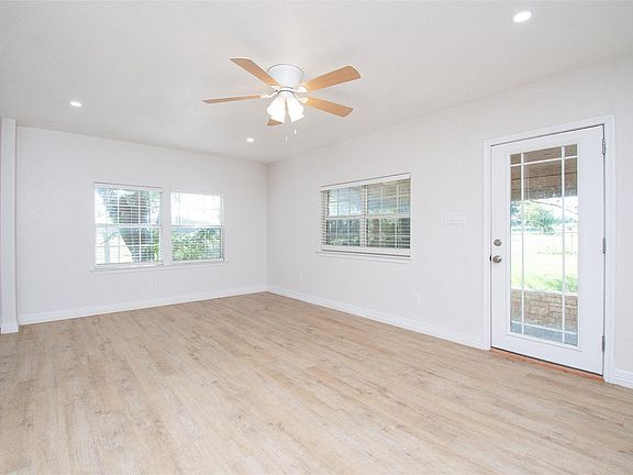 3rd image of 199 Apache Springs Rd