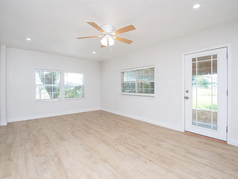 199 Apache Springs Rd — Photo 3