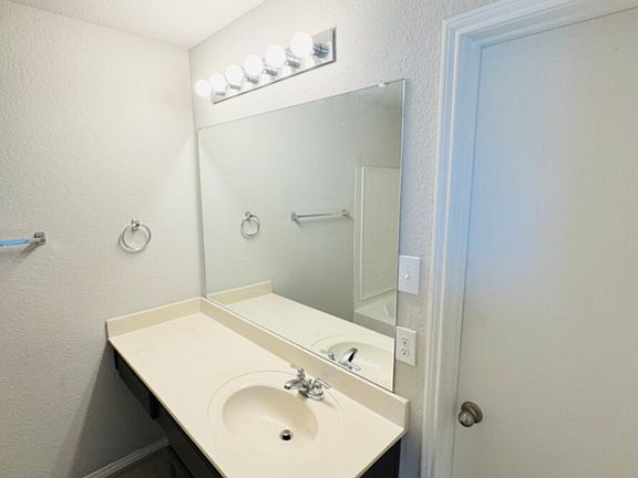 5th image of 114 Brushy Creek Ln