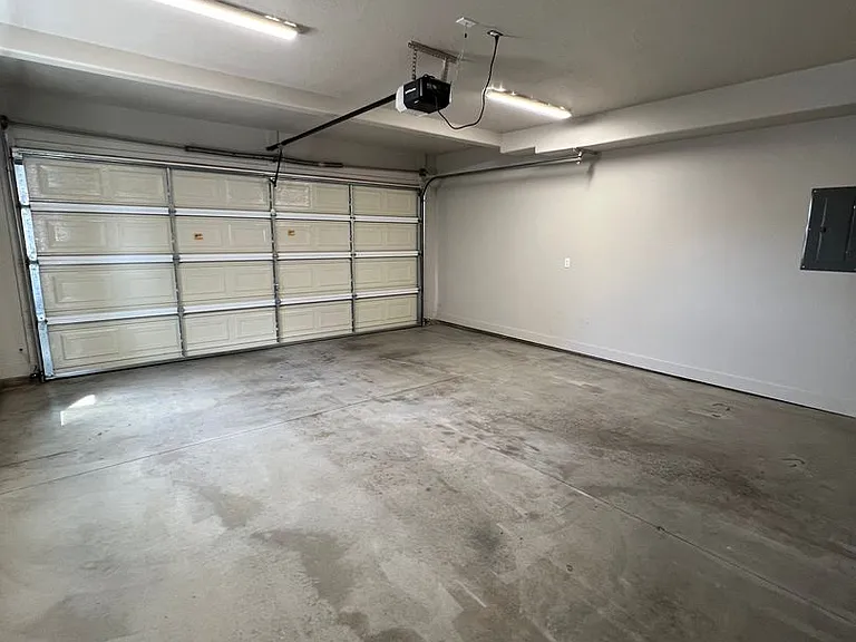 2656 N Clark Pkwy — Photo 16