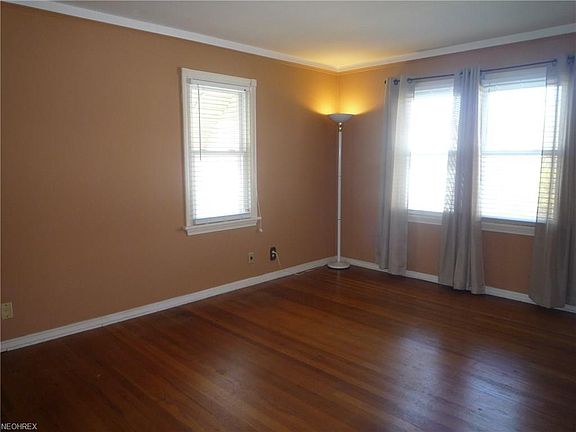 5th image of 25251 Marsdon Ave