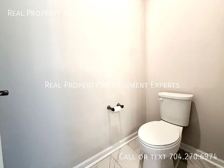 6016 Caprera Way — Photo 10