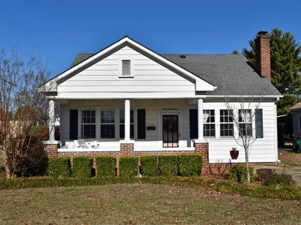 110 W 1st St, Tuscumbia, AL 35674