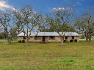1043 W Bell St, Bartlett, TX 76511