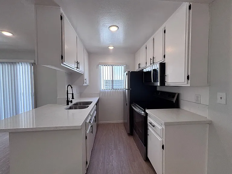 132 Clark Dr — Photo 8