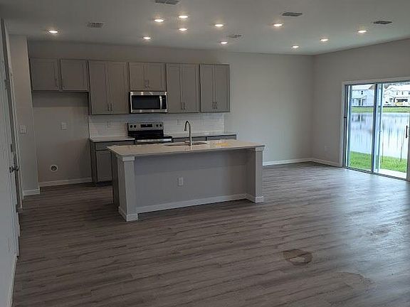 3rd image of 14762 CASHEW Avenue #81