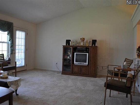 5th image of 45 Community Dr
