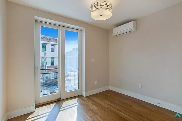 Rented by EXR | media 26