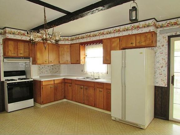 3rd image of 302 Janice St