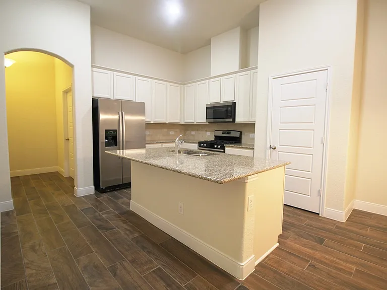 1231 Old FM 306 — Photo 3