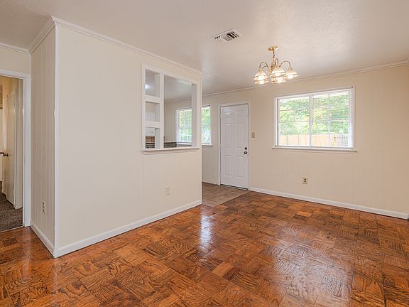 4th image of 2805 Engleside Dr