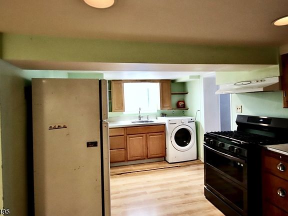 3rd image of 84 N 12Th St