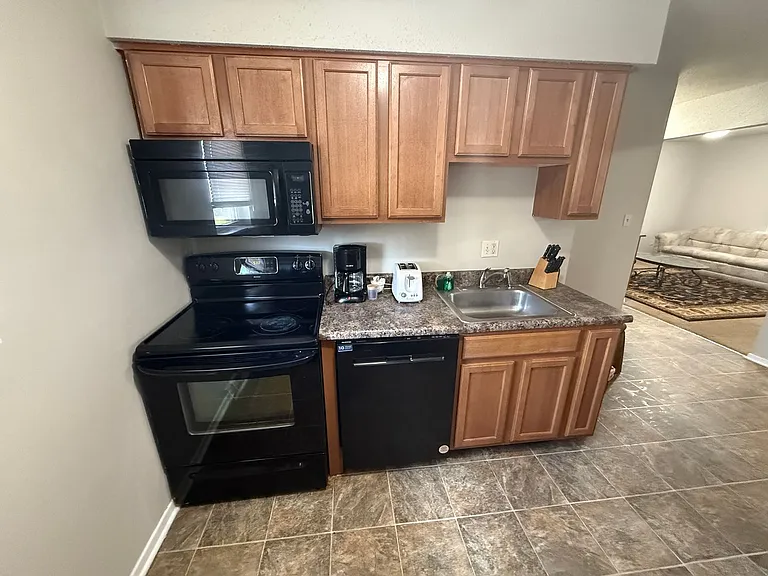 205 Wheaton Ct — Photo 9